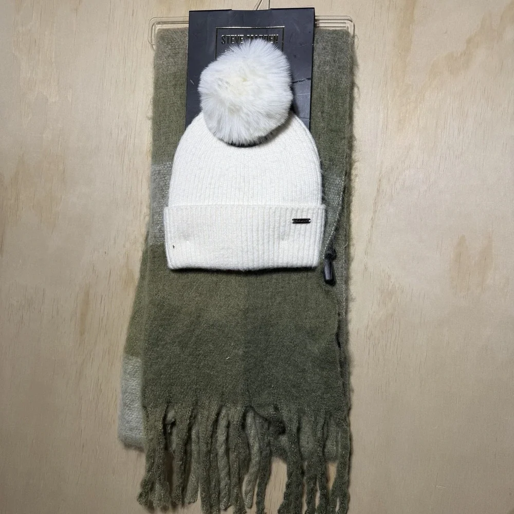 Steve Madden Beanie Scarf Set Women White Pom Hat Green Fringe Wrap Alarm Tag On